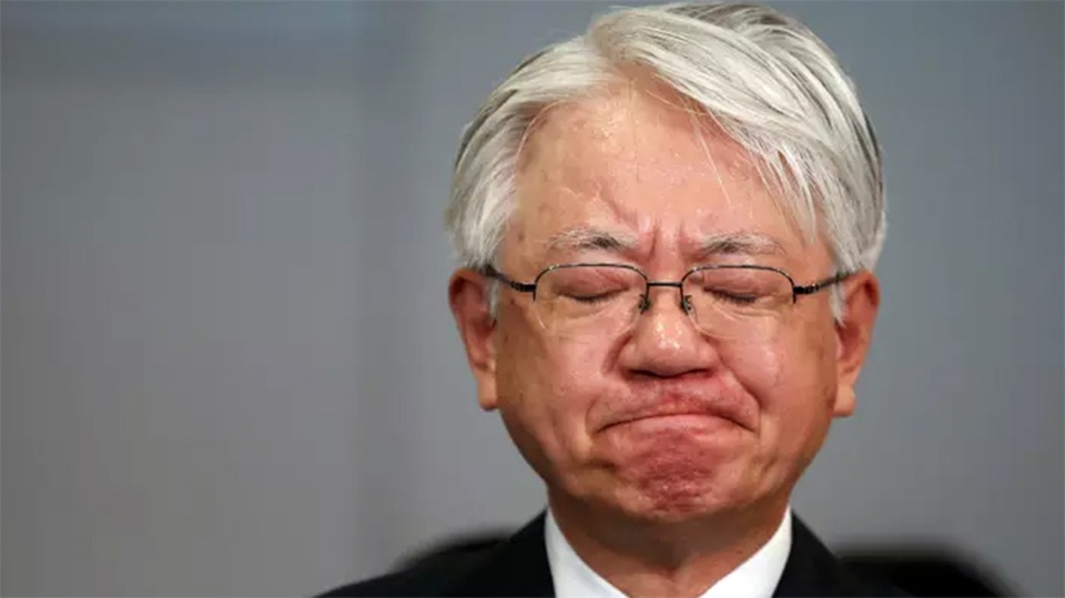 Rúng động thế giới: Các nhà sản xuất ôtô Nhật Bản dùng thép kém chất lượng - 1 Hiroya Kawasaki lãnh đạo cấp cao của Kobe Steel trong buổi công bố thông tin bê bối tại tập đoàn này.