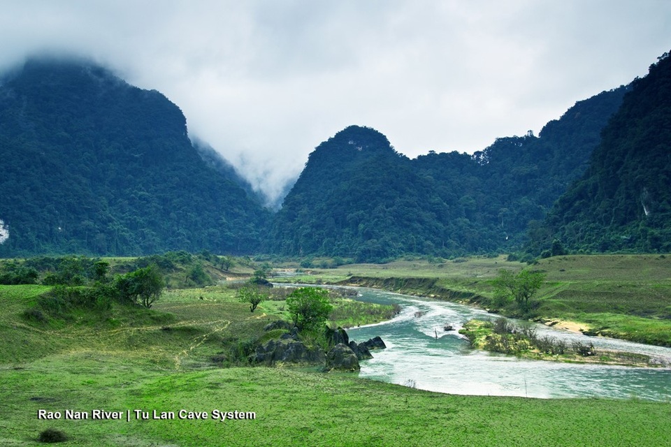 “Kong: Đảo đầu lâu” – đưa cảnh đẹp Việt giới thiệu cùng thế giới - 1 Khung cảnh của Tú Làn, Quảng Bình ngoài đời thực