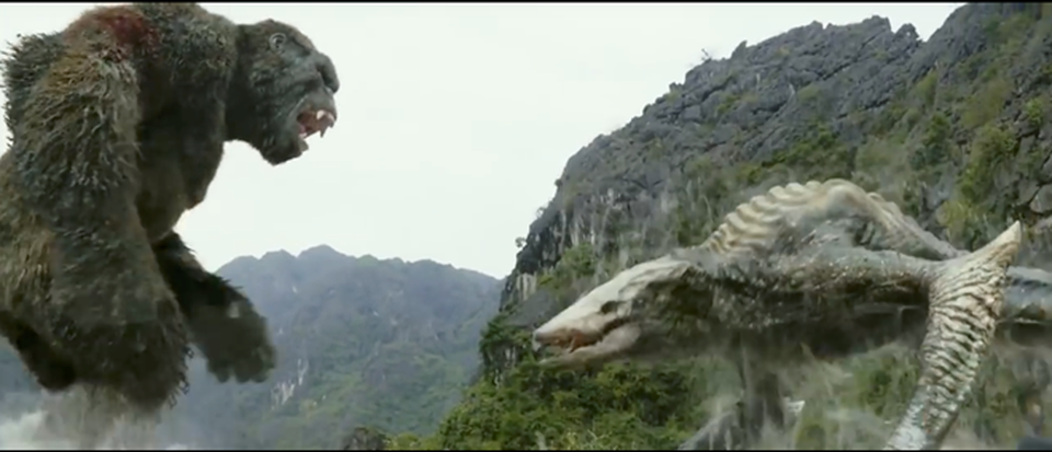 “Làng thổ dân” Ninh Bình hiện lên sống động trong Kong: Skull Island - 1 Cách tạo hình của khỉ Kong trong phim cao hơn 30m so với phiên bản cũ. Ảnh: Youtube.