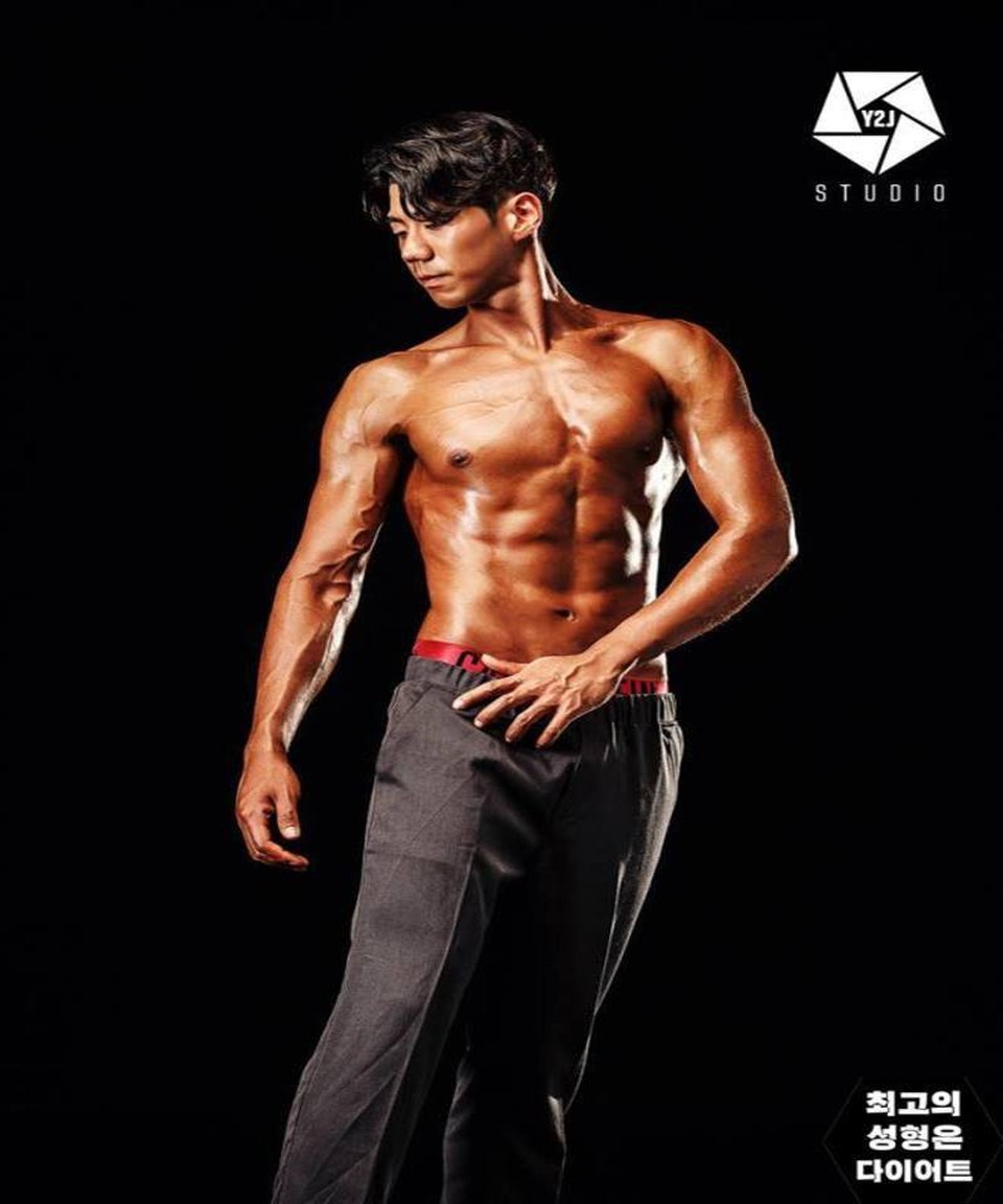 Từ 100 kg, chàng trai Hàn lột xác thành “hot boy 6 múi” - 5 Từ 100 kg, chàng trai Hàn lột xác thành “hot boy 6 múi” - 5