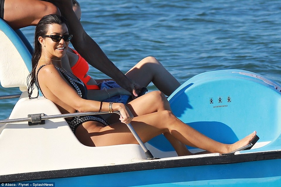 
Tuy nhiên chị cô Kim chưa chia sẻ về chuyện tình cảm với người hâm mộ
