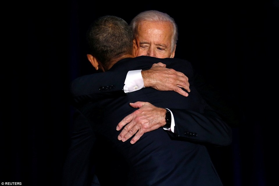 Những hình ảnh khó quên tại buổi lễ chia tay của Tổng thống Obama - 9
Tổng thống Obama nói Phó Tổng thống Joe Biden là lựa chọn đầu tiên và tuyệt vời nhất cho chính quyền của ông. (Ảnh: Reuters)