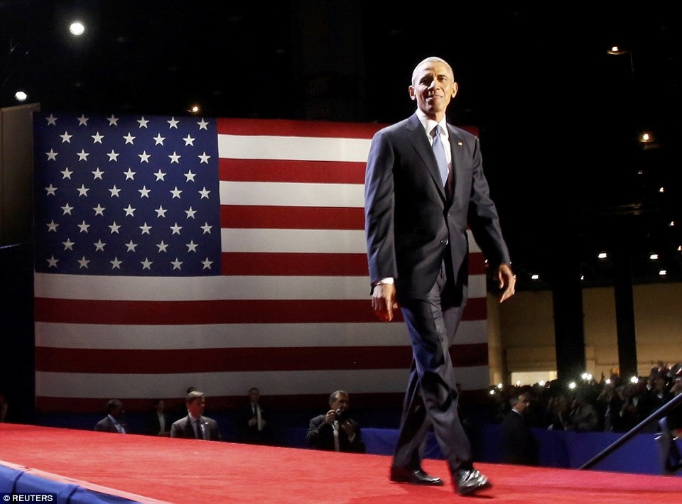 Những hình ảnh khó quên tại buổi lễ chia tay của Tổng thống Obama - 1
Tổng thống Mỹ Barack Obama tối 10/1 đã có bài phát biểu chia trước sự chứng kiến của hàng nghìn người trong khán phòng tại Cung điện McCormick ở thành phố quê nhà Chicago. (Ảnh: Reuters)