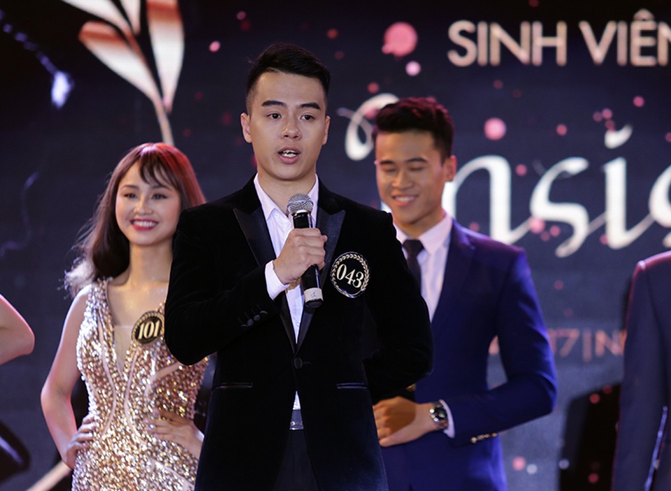 Nữ sinh cao 1m73 đăng quang Hoa khôi ĐH Kinh tế quốc dân - 8
Ngọc Hải bình tĩnh trả lời câu hỏi ứng xử của mình.
