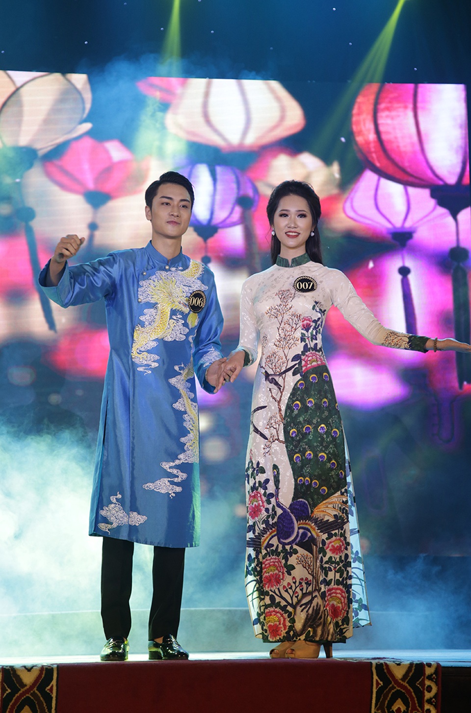 Nữ sinh cao 1m73 đăng quang Hoa khôi ĐH Kinh tế quốc dân - 10
Thí sinh nam Trần Duy Long giành giải thưởng kép: dự án Nhân ái và Bộ ảnh ấn tượng lịch lãm khi sánh bước bên nữ sinh Tài năng Nguyễn Khánh Hòa