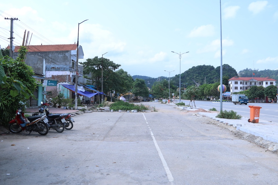 Một số hộ gia đình vẫn đang sống trong phần đất của dự án mà chưa trả lại mặt bằng vì họ cho rằng dự án còn nhiều điều chưa minh bạch.