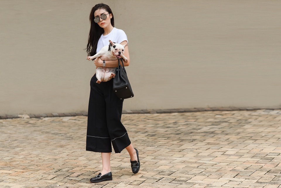 Hoa hậu Kỳ Duyên đã "bỏ quên" phong cách thời trang “thảm họa”, sến súa - 7 Kỳ Duyên hiện đang nuôi một chú cún có tên Chloe ở căn hộ tại TP.HCM.