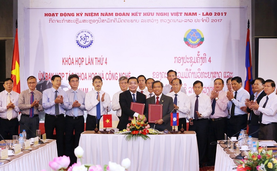 Bộ KH&CN Việt Nam – Lào: Tiếp tục đẩy mạnh hợp tác trên nhiều lĩnh vực - 3
Bộ trưởng KH&CN Việt Nam và Lào ký Biên bản khóa họp lần thứ 4 Ủy ban Hợp tác KH&CN Việt Nam & Lào.