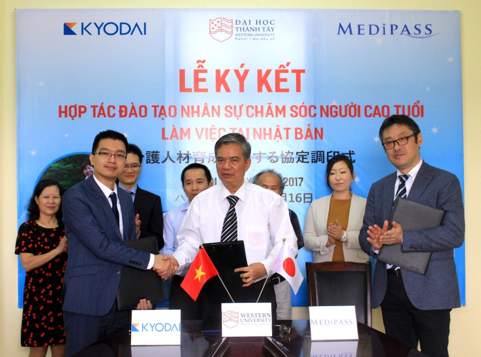 Doanh nghiệp Nhật Bản tài trợ trang thiết bị học tập cho trường ĐH Thành Tây - 1
Theo thỏa thuận hợp tác, Công ty Cổ phần Medipass sẽ tài trợ trang thiết bị học tập cho Đại học Thành Tây