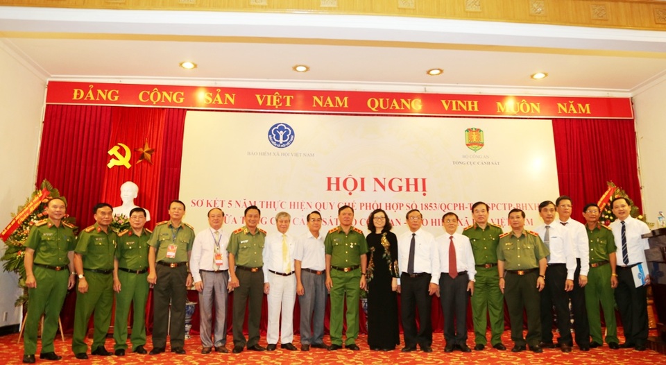 Chiếm đoạt, trục lợi trợ cấp ốm đau - thai sản hàng chục tỉ đồng - 1 Hội nghị Sơ kết 5 năm thực hiện quy chế phối hợp số 1853/QCPH-TCCSPCTP-BHXHVN giữa Tổng cục Cảnh sát, Bộ Công an – Bảo hiểm Xã hội Việt Nam và Lễ ký quy chế phối hợp giai đoạn 2017-2022.