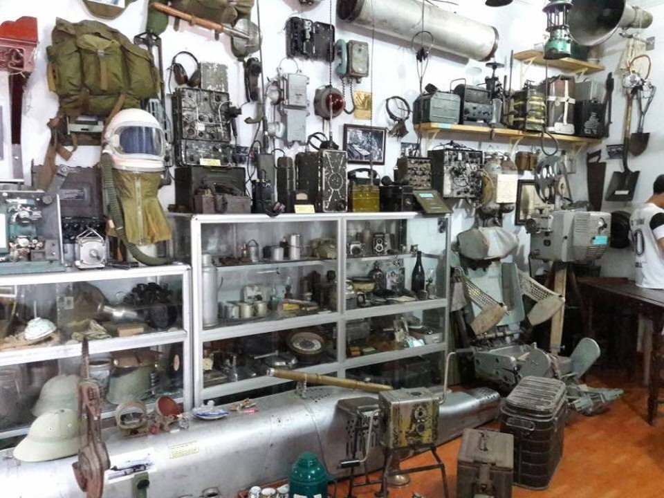 Một góc phòng trưng bày của thầy giáo Phạm Văn Điệp.