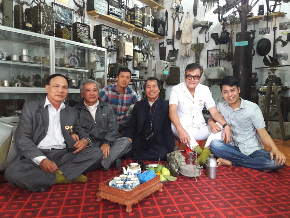 Phòng trưng bày của anh thường có các cựu chiến binh về thăm và ôn lại kỷ niệm.