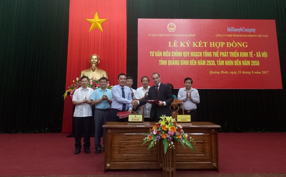 Quảng Bình và Công ty McKinsey& Company Việt Nam ký kết Hợp đồng tư vấn điều chỉnh Quy hoạch tổng thể phát triển kinh tế xã hội