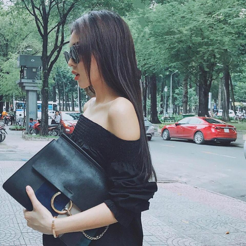 Bảo Thanh kỷ niệm ngày cưới; Trấn Thành "giả gái" quyến rũ đến... giật mình - 11
Gần đây Kỳ Duyên tiếp tục được quan tâm khi cô không được đại diện tham gia bất kỳ cuộc thi quốc tế nào đến thời điểm hiện tại. Hoa hậu Việt Nam 2014 chia sẻ tâm sự: Em có ước gì đâu. Một ngôi nhà, bão dừng sau cánh cửa.