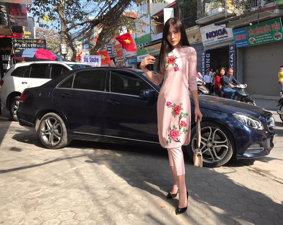 Sao Việt làm gì trong 3 ngày Tết Đinh Dậu? - 9 Hoa hậu Kỳ Duyên xinh xắn với áo dài cách tân