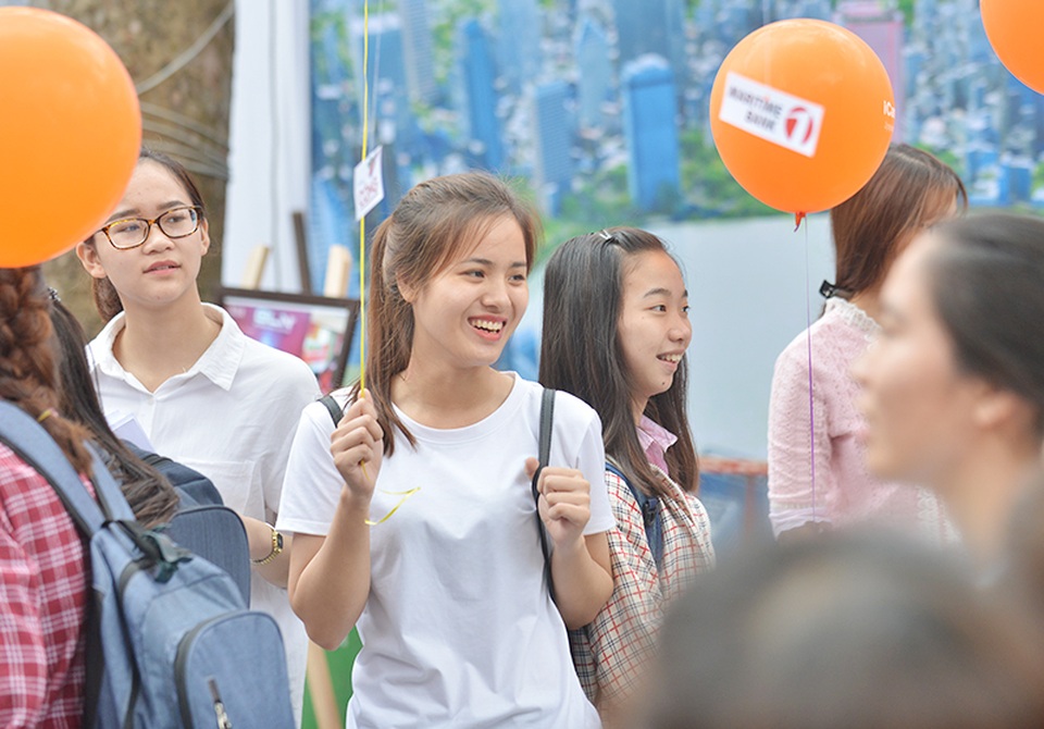 Nữ sinh Học viện Ngân hàng đẹp mộc mạc mà cuốn hút - 10