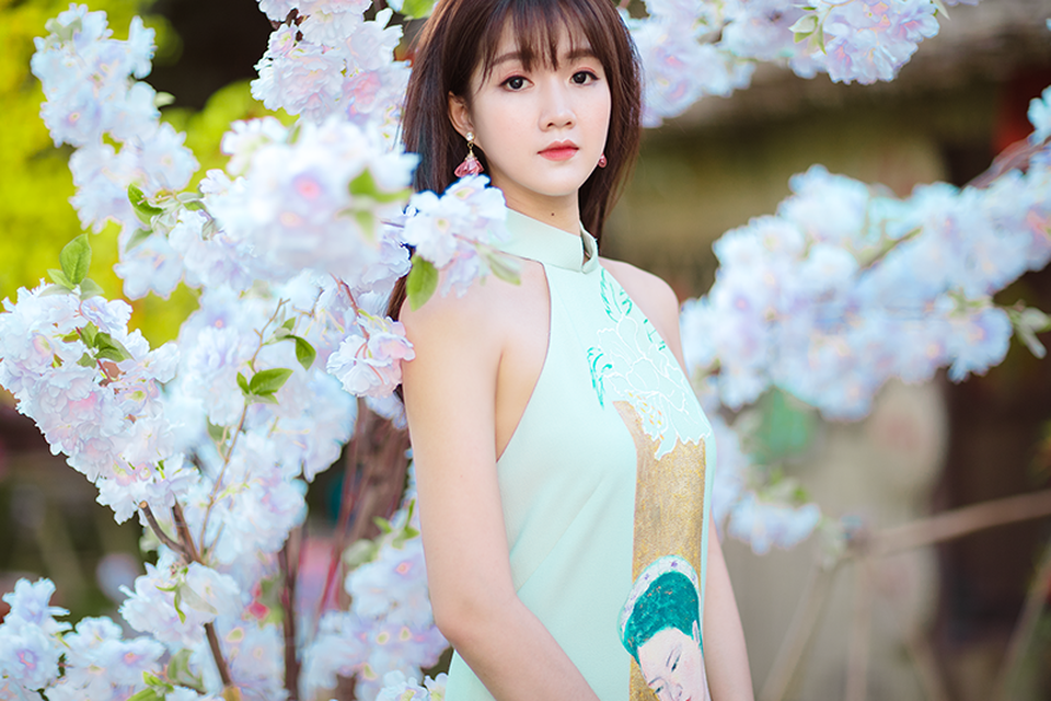 "Hot girl Reuters" diện trang phục cách tân mới lạ đón xuân - 14 "Hot girl Reuters" diện trang phục cách tân mới lạ đón xuân - 14