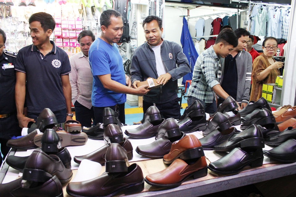 Các nhóm hàng như: thực phẩm chế biến, nhựa, sản phẩm gia dụng, điện gia dụng, dệt may, hóa mỹ phẩm, giày dép, đồ trang trí nội thất… của Việt Nam được người dân Lào tin tưởng đón nhận