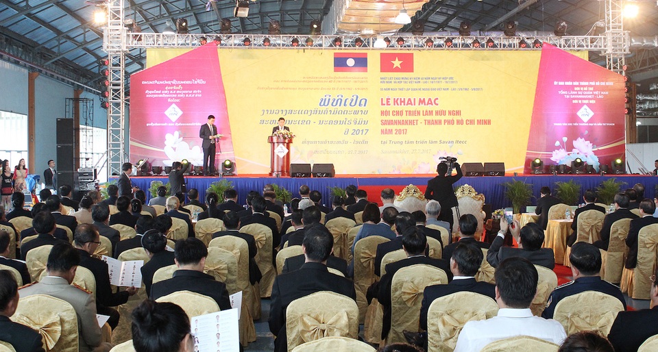 Lào đang diễn ra “Hội chợ triển lãm Hữu nghị Savannakhet - TPHCM năm 2017 thu hút sự đổ bộ của hơn 200 doanh nghiệp Việt Nam