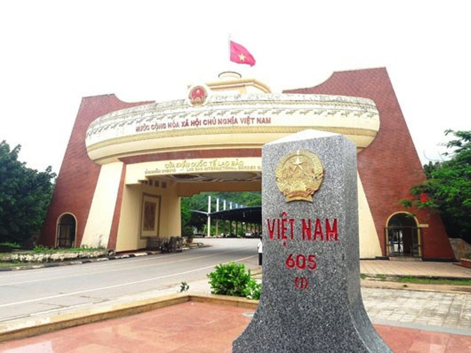 Quảng Trị ký văn bản hợp tác bảo vệ đường biên giới với 2 tỉnh của Lào - 2 Cửa khẩu Quốc tế Lao Bảo, tỉnh Quảng Trị