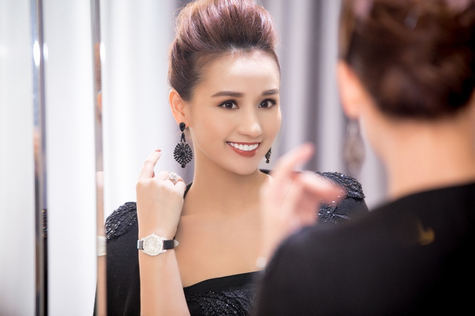 “Chim công” Linh Nga xuất hiện rạng rỡ sau khi thắng kiện chồng cũ - 6 “Chim công” Linh Nga xuất hiện rạng rỡ sau khi thắng kiện chồng cũ - 6