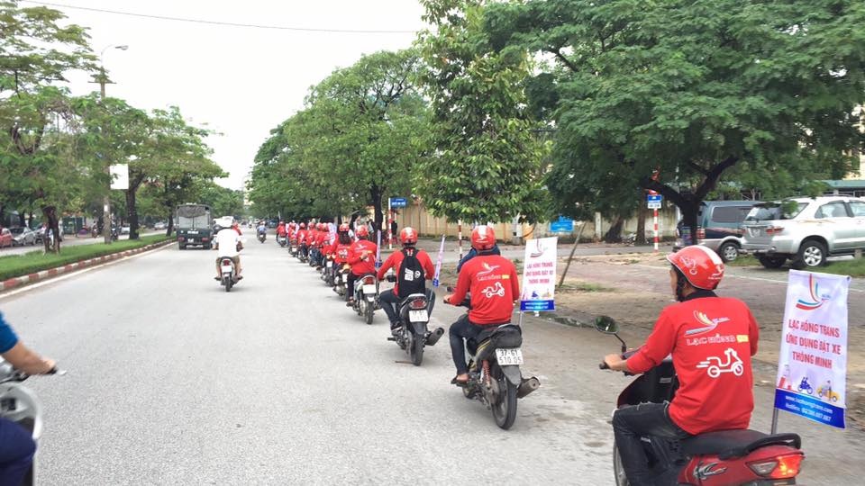 Ứng dụng đặt xe thông minh lần đầu tiên xuất hiện ở Nghệ An - 4 Bằng sự nhiệt tình, chuyên nghiệp, hành khách sẽ được tận hưởng dịch vụ chất lượng với mức cước phí siêu rẻ, từ 4.500 đôngg/km đối với Lạc Hồng bike và từ 7.000 đồng/km với Lạc Hồng car