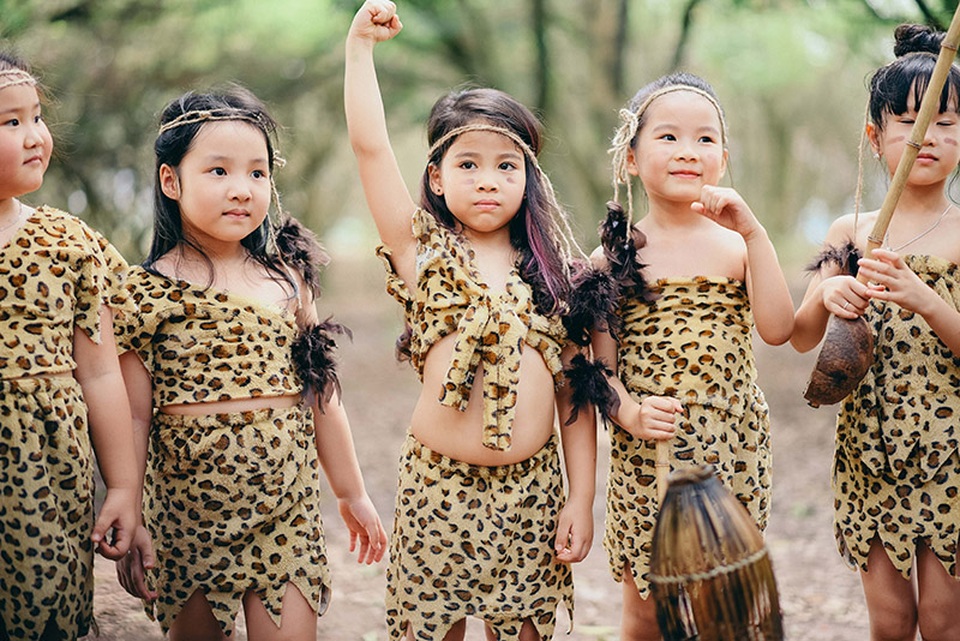 Ngộ nghĩnh ảnh kỷ yếu phong cách "thời đồ đá" của các bé - 12