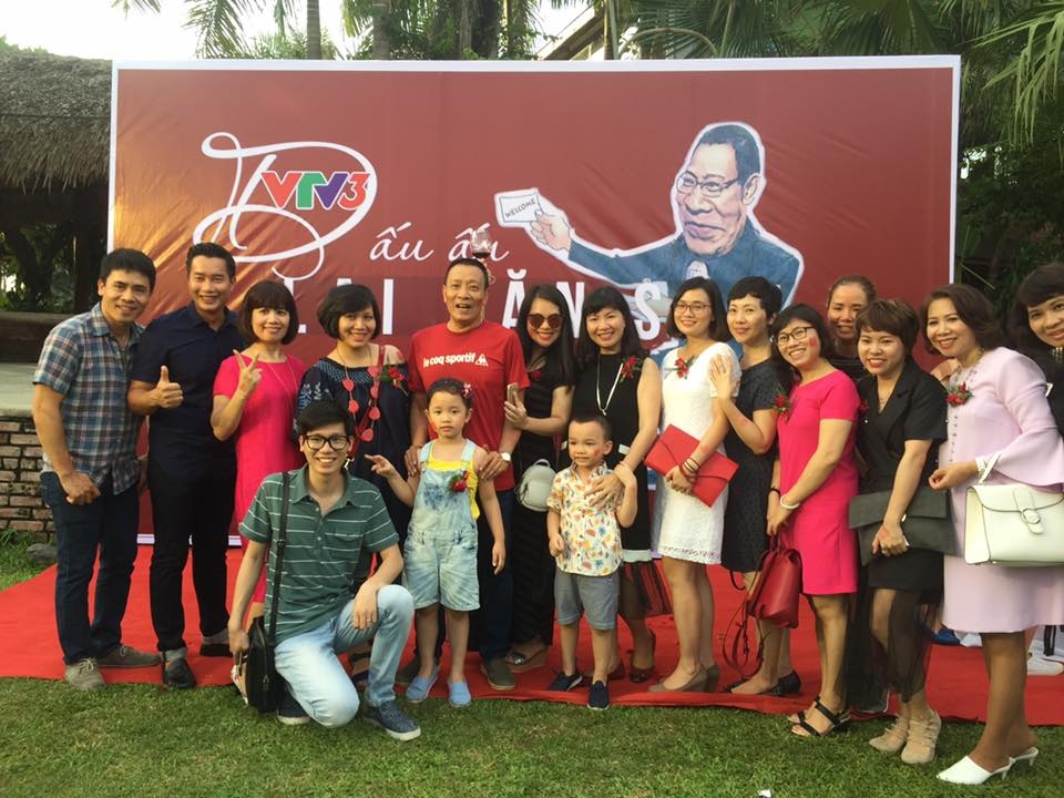 Ca sĩ Mỹ Tâm hát song ca với MC Lại Văn Sâm trong tiệc chia tay - 1 Ca sĩ Mỹ Tâm hát song ca với MC Lại Văn Sâm trong tiệc chia tay - 1