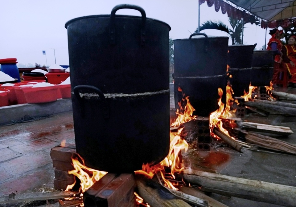 Đây là một trong những hoạt động chuẩn bị cho lễ cầu phúc đền Độc Cước