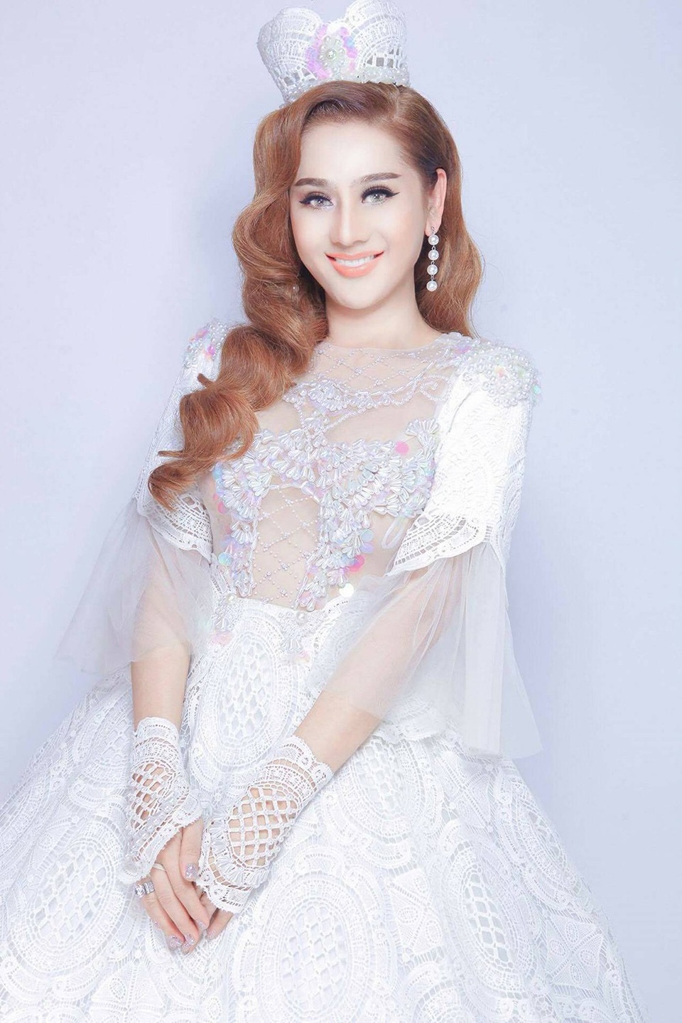 Lâm Khánh Chi hé lộ thiệp cưới và chi tiền tỷ cho váy cưới - 3 Lâm Khánh Chi tiết lộ hình cưới được chụp theo hình ảnh công chúa