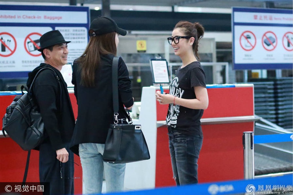 41 tuổi, Lâm Tâm Như trẻ đẹp đáng ngưỡng mộ - 7
Sinh con được nửa năm, Lâm Tâm Như đã quay lại với công việc. Cô tham gai đóng phim, góp mặt trong các event và đặc biệt là không ngại đi công tác xa nhà.