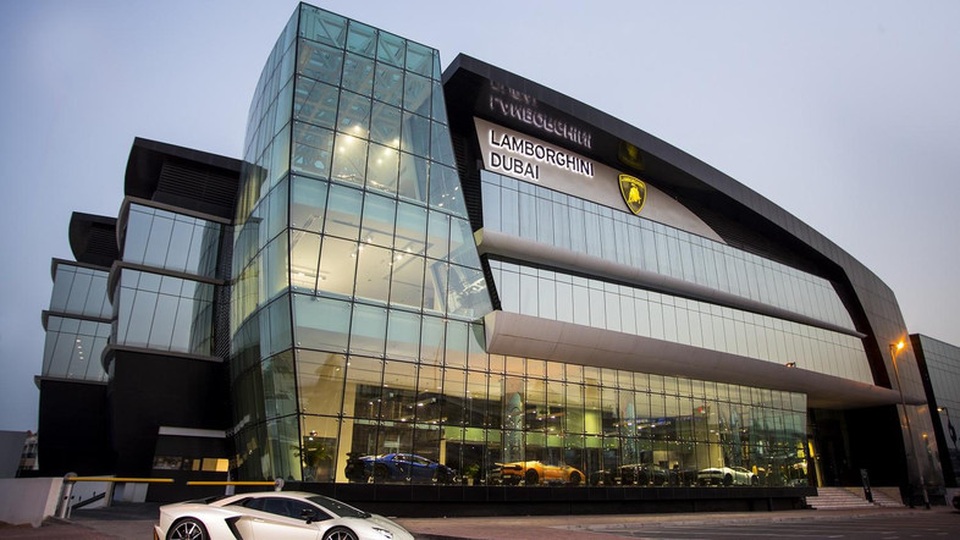 Lamborghini mở đại lý lớn nhất thế giới ở Dubai - 1
Trung Đông là một thị trường lớn của Lamborghini, CEO Stefano Domenicali cho biết trong lễ khai trương showroom.