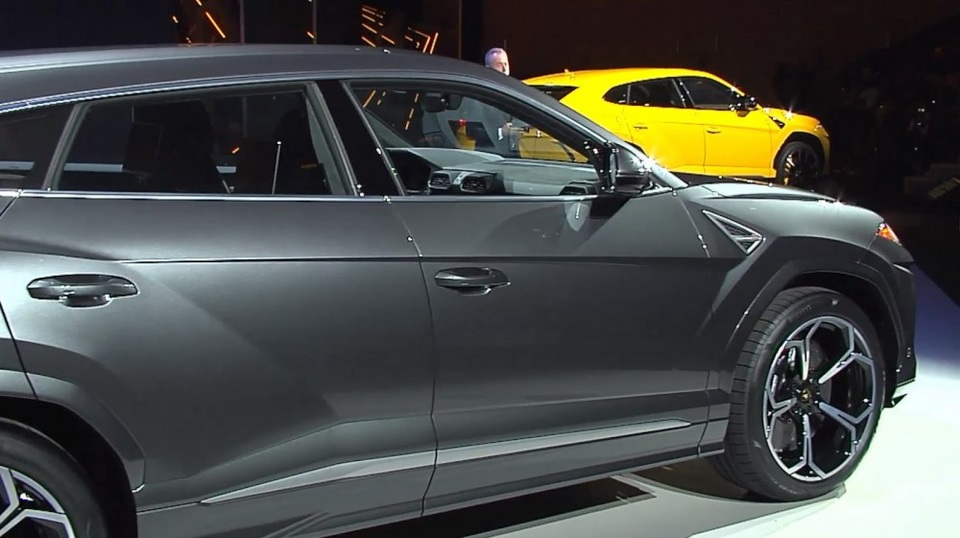 Lamborghini chính thức trở lại phân khúc SUV - 6 Lamborghini chính thức trở lại phân khúc SUV - 6