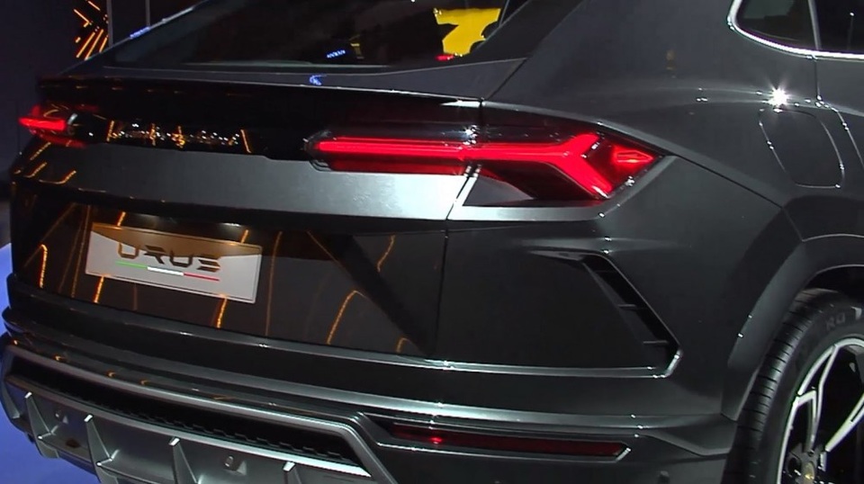 Lamborghini chính thức trở lại phân khúc SUV - 7 Lamborghini chính thức trở lại phân khúc SUV - 7