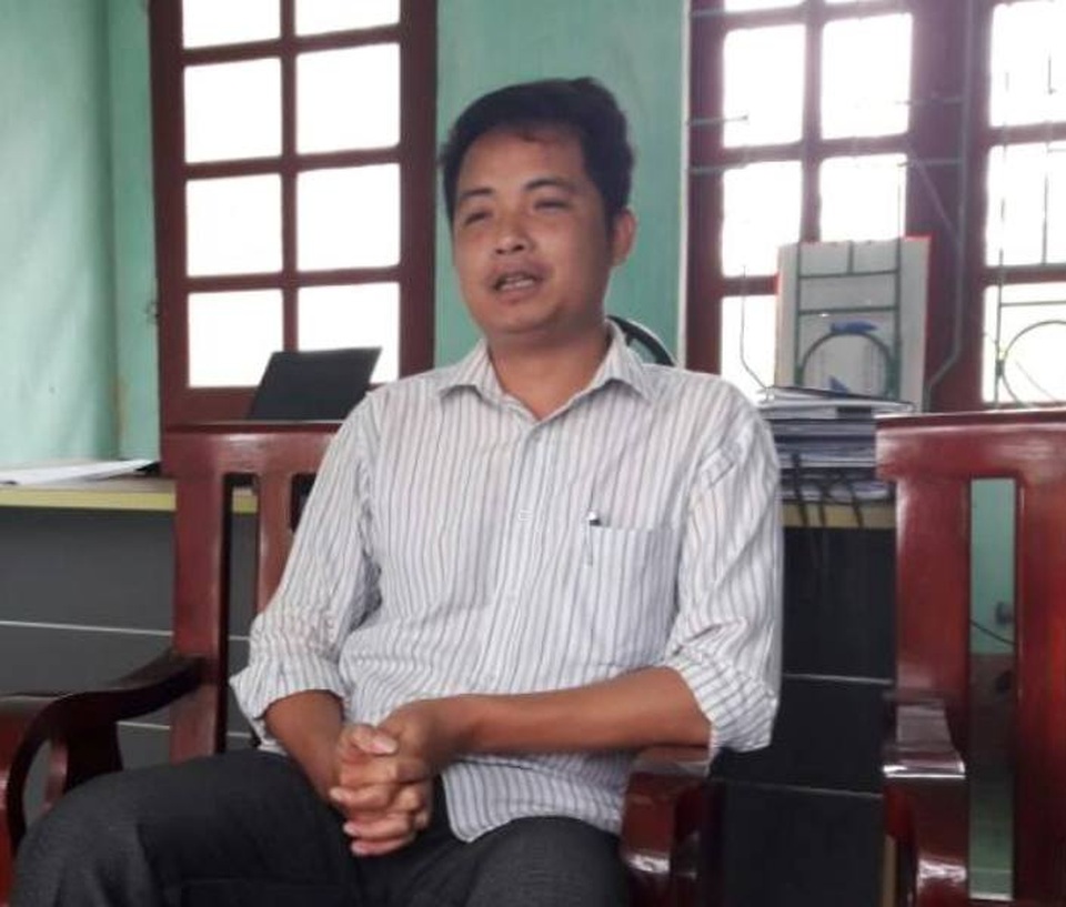Người già, trẻ nhỏ còng lưng đóng tiền xây dựng - 2 Phó Chủ tịch UBND xã Ngọc Trạo cho biết thu tiền xây dựng cơ sở hạ tầng của dân để xây dựng nhà chức năng trường tiểu học, sửa chữa trường mầm non...
