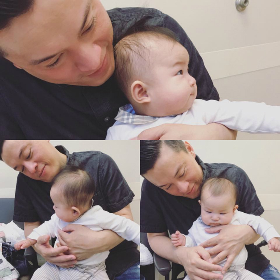 Bà xã Lam Trường đăng ảnh chồng quấn quýt bên con gái. Yến Phương viết: Ba vừa qua còn jetlag mà vẫn cố gắng dậy dắt em đi chơi, yêu em lắm.