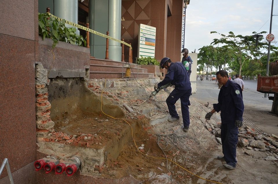 Ông Đoàn Ngọc Hải: “Lấn một tấc vỉa hè cũng đập” - 5 Sau đó bị phá dỡ