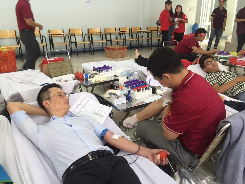 TPHCM: Hoa hậu Mỹ Linh cùng hàng nghìn SV hiến máu nhân đạo - 6 Nam ca sĩ Hoàng Bách lần đầu tiên tham gia hiến máu tình nguyện