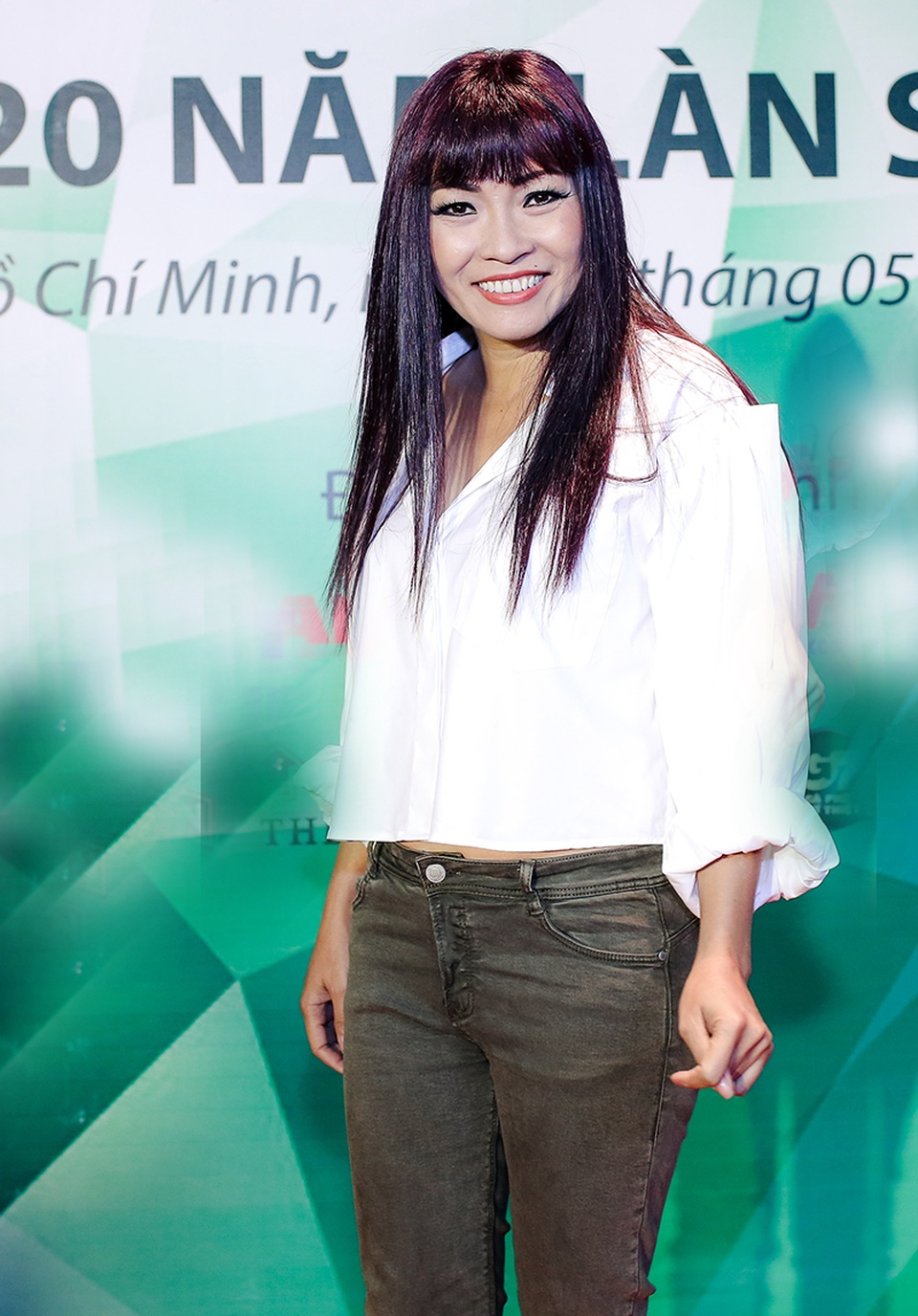 Sao Việt hào hứng với chuỗi kỷ niệm Làn sóng xanh 20 năm - 1
Ca sĩ Phương Thanh chia sẻ: “20 năm trước, Phương Thanh cũng như các nghệ sĩ khác đều rất trẻ. Khi tham gia Làn sóng xanh còn rất “non”, chính LSX đã thay đổi tất cả mọi thứ. Thay đổi từ sân khấu đến tiết mục, thay đổi từ gu âm nhạc đến tư duy âm nhạc. Dù Phương Thanh không còn đứng trên sân khấu Làn sóng xanh hơn 10 năm qua nhưng sau đó, Thanh cũng đã kiêm nhiệm rất nhiều vai trò trong chương trình này.