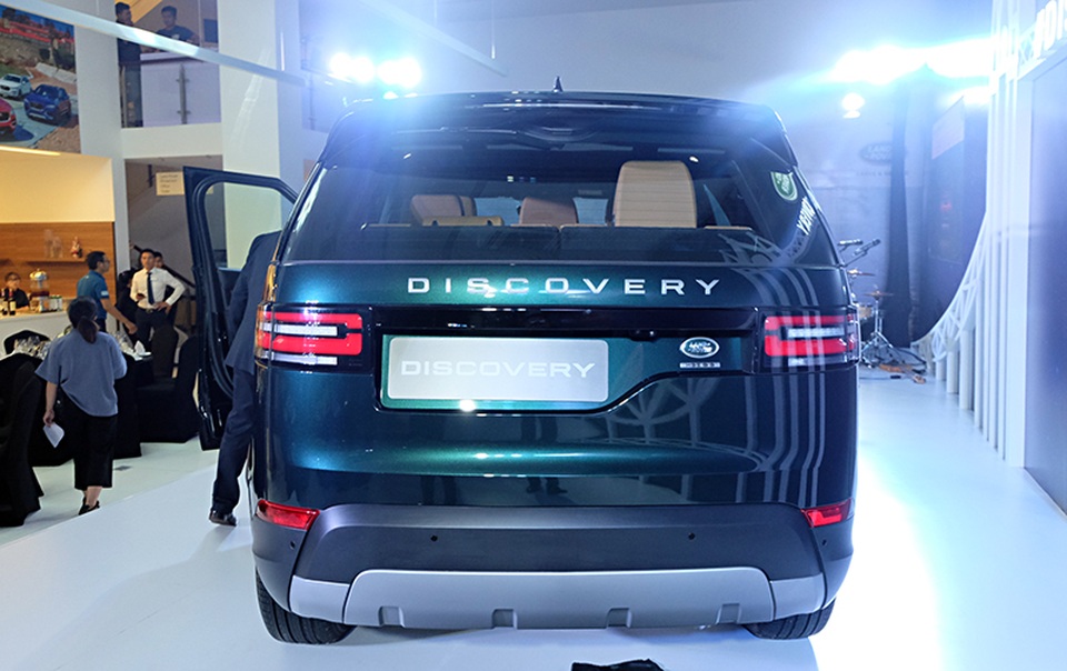 Land Rover Discovery có giá bán từ 3,997 tỉ đồng tại Việt Nam - 2 Land Rover Discovery có giá bán từ 3,997 tỉ đồng tại Việt Nam - 2