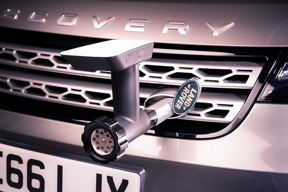 Khi Land Rover "bị" biến thành căn bếp di động - 11 Khi Land Rover "bị" biến thành căn bếp di động - 11