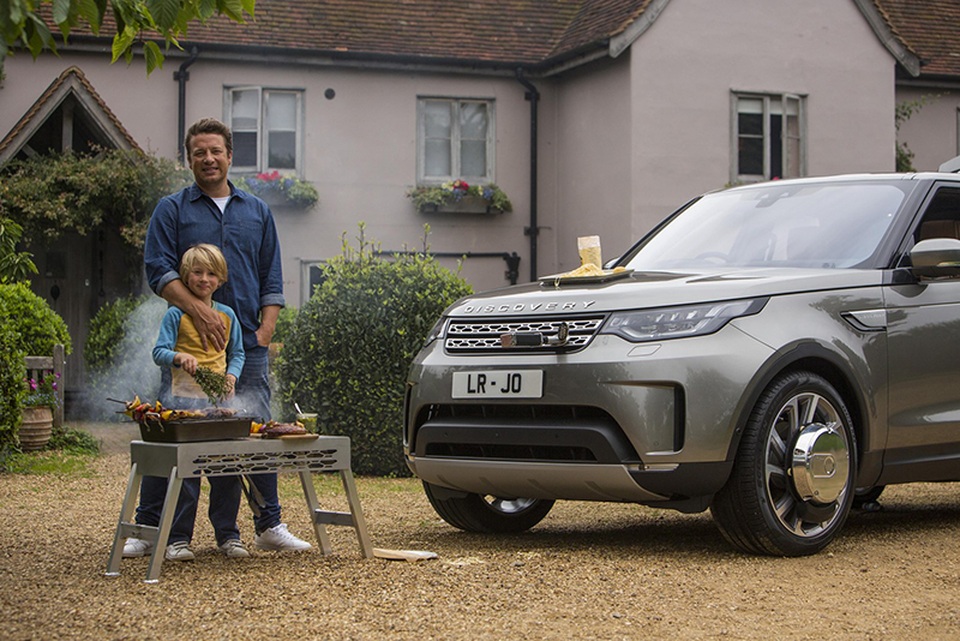 Khi Land Rover "bị" biến thành căn bếp di động - 5 Khi Land Rover "bị" biến thành căn bếp di động - 5