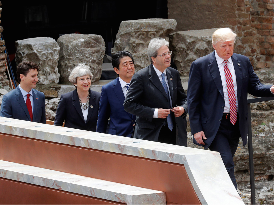 Những vui buồn của các lãnh đạo thế giới năm 2017 (phần 2) - 1 Tổng thống Trump cùng lãnh đạo các nước thành viên G7 dự hội nghị thượng đỉnh ở Taormina, Sicily, Italy hồi tháng 5 (Ảnh: Reuters)
