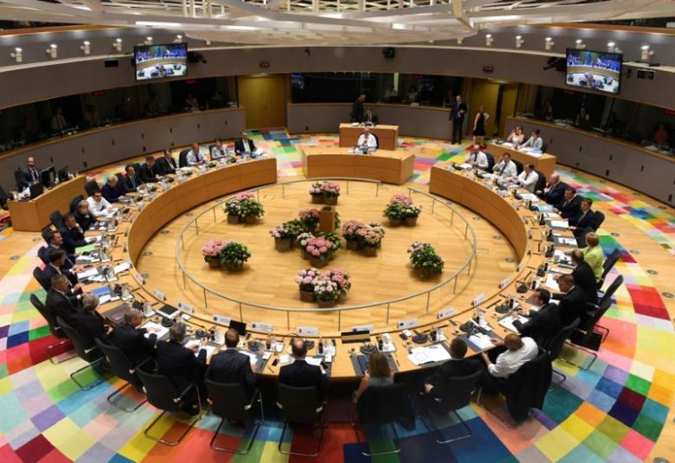 EU thông qua hợp đồng vũ khí tỷ "đô" giữa lúc căng thẳng với Nga - 1 Các lãnh đạo EU trong Hội nghị Thượng đỉnh các nước Liên minh châu Âu tổ chức tại Bỉ. (Ảnh: Reuters)