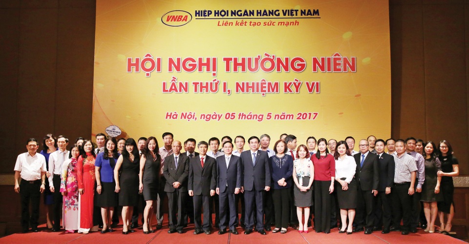 Thúc đẩy hợp tác và kết nối các ngân hàng trong khu vực ASEAN - 2
Lãnh đạo Hiệp hội Ngân hàng Việt Nam cùng các đại biểu chụp hình tại hội nghị thường niên lần thứ I, nhiệm kỳ VI