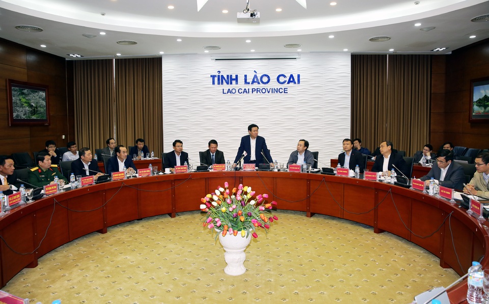 Phó Thủ tướng thị sát hai dự án thua lỗ nghìn tỷ tại Lào Cai - 2 Toàn cảnh phiên làm việc (ảnh VGP)