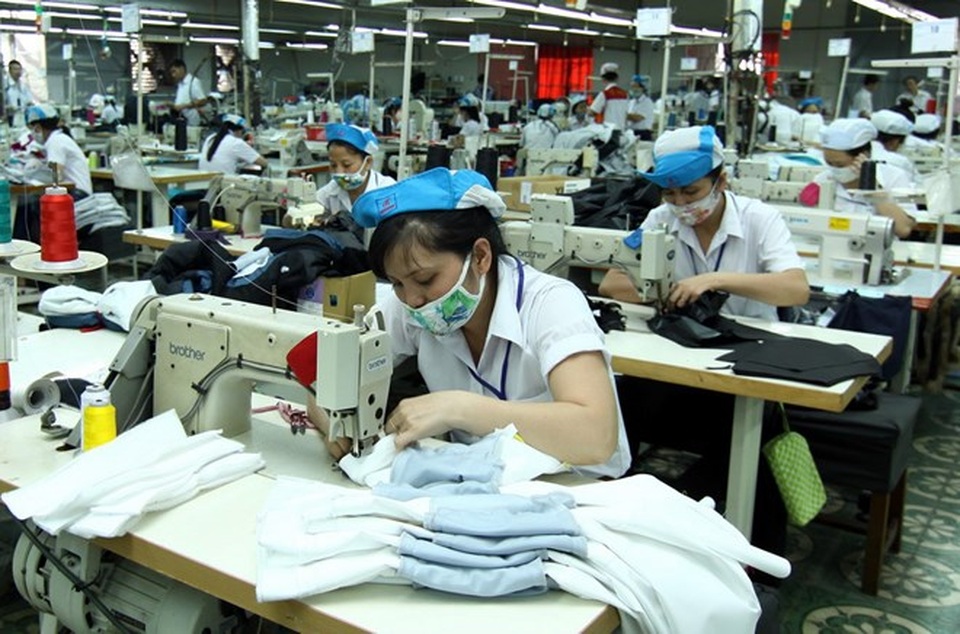 Tăng lương tối thiểu khiến Việt Nam có nguy cơ mất hơn 600.000 việc làm - 1 Tăng lương tối thiểu, chi phí bảo hiểm xã hội được cho là khiến chi phí cho DN và nền kinh tế Việt Nam tăng lên