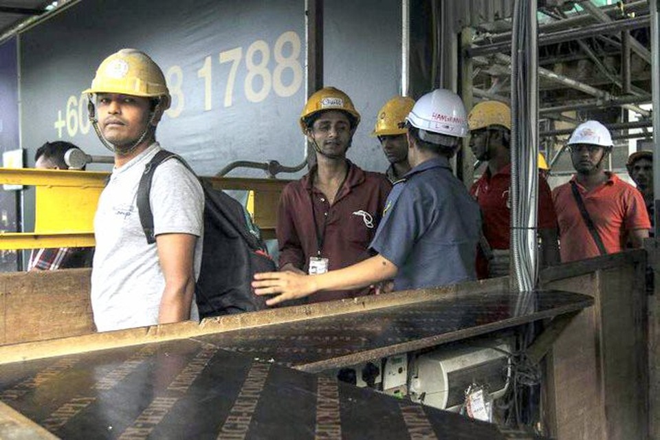 Malaysia bắt hàng trăm lao động nước ngoài bất hợp pháp - 1 Malaysia bắt hàng trăm lao động nước ngoài bất hợp pháp - 1