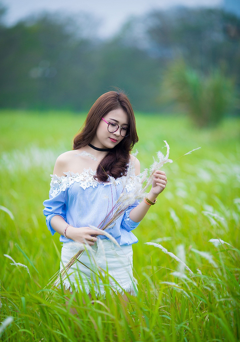 Thiếu nữ Lào khoe sắc tinh khôi giữa cánh đồng lau - 13 Thiếu nữ Lào khoe sắc tinh khôi giữa cánh đồng lau - 13