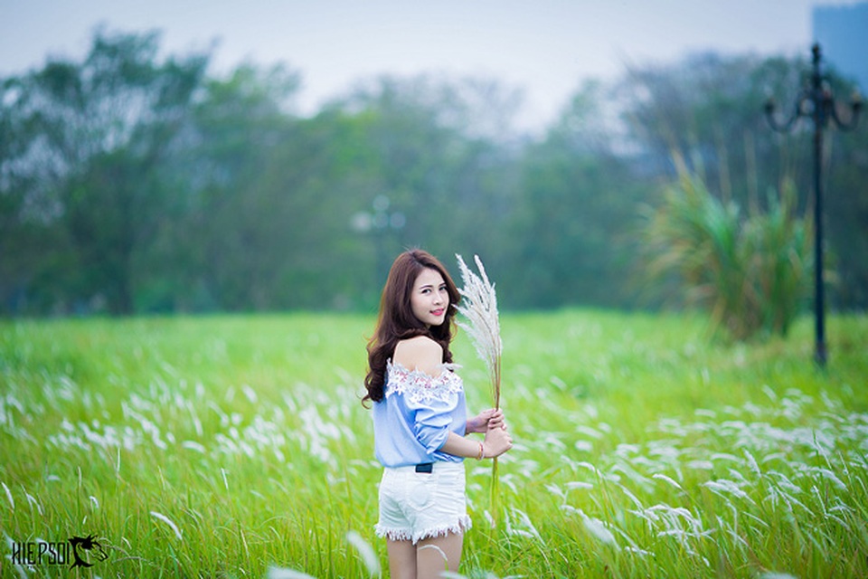 Thiếu nữ Lào khoe sắc tinh khôi giữa cánh đồng lau - 5 Thiếu nữ Lào khoe sắc tinh khôi giữa cánh đồng lau - 5